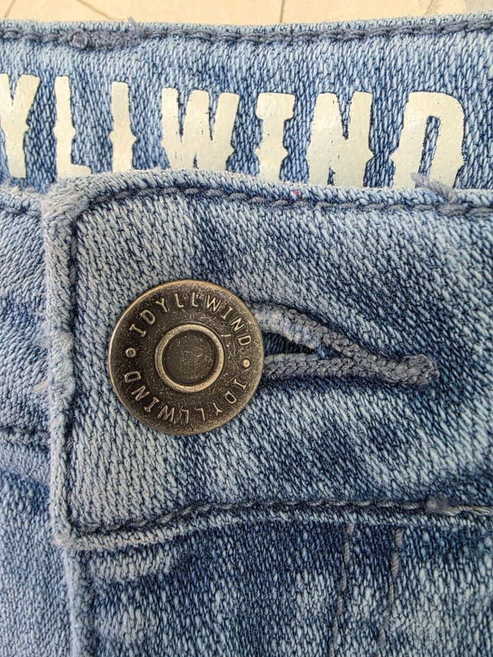 Idyllwind Womens Flared Jeans Size 4 Embroidered Accents by Miranda Lambert - Picture 3 of 9